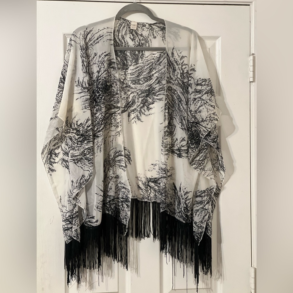 Kimono sheer and fringy